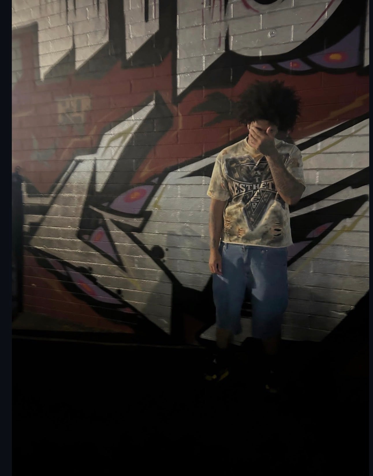 WAR LOGO TEE