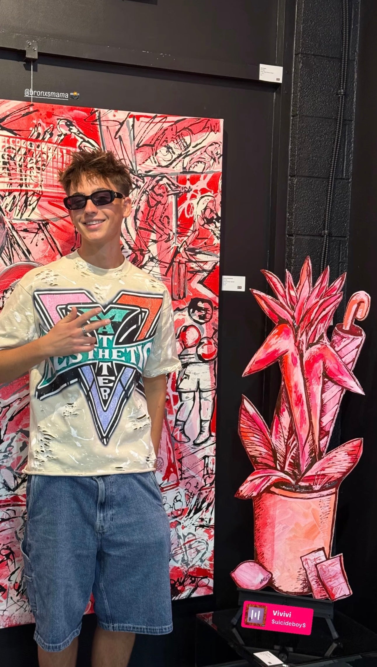 WAR LOGO TEE