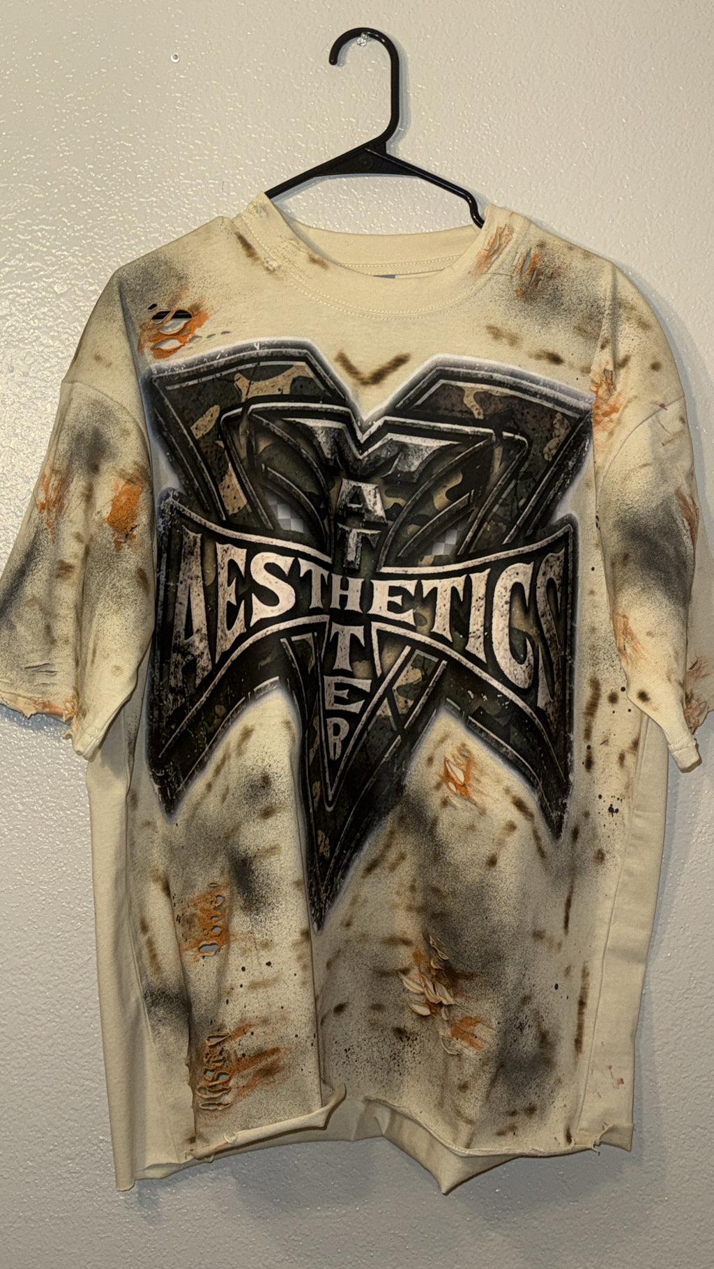 WAR LOGO TEE