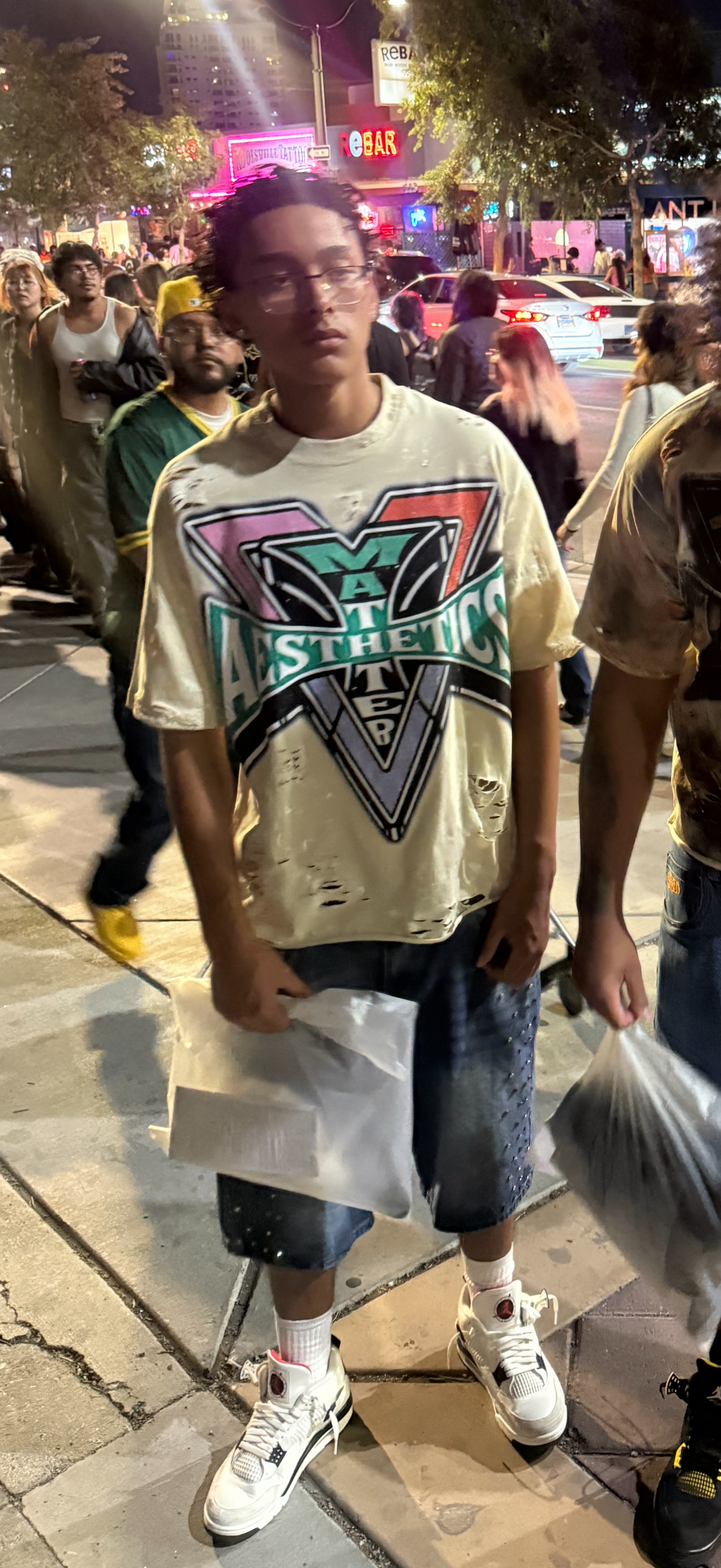 WAR LOGO TEE